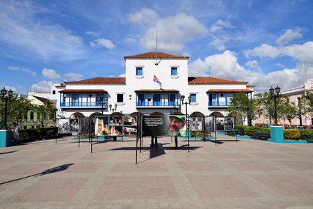 SANTAGO DE CUBA, CUBA  - 01 DECEMBER 2016: Exhibition of photographs from the life of Fidel organised after his death, on the main square Santiago, presenting moments from the life of the dictatorのeditorial素材