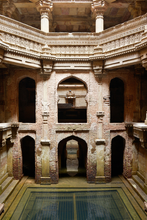 India, Adalaj Stepwell is a Hindu water building in the village of Adalaj, Ahmedabad, close to town in the Indian state of Gujarat.のeditorial素材