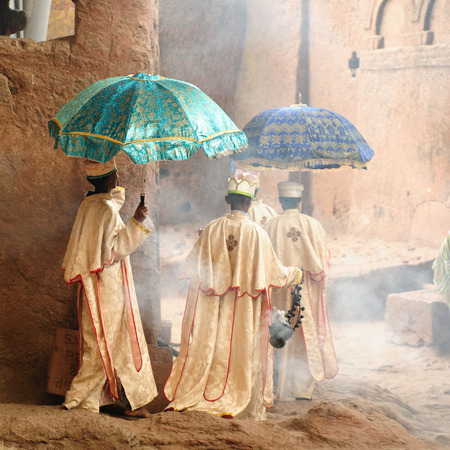 LALIBELA, ETHIOPIA - 30 AUGUST 2013: Holy Mass of the orthodox Ethiopian church of religious churches in carve in solid rock in Lalibelaのeditorial素材