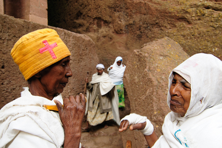 LALIBELA, ETHIOPIA - 30 AUGUST 2013: Ethiopian pilgrims of religious churches in carve in solid rock in Lalibelaのeditorial素材