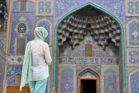 Tourist in front of the main gate to Sheikh Lotfollah Mosque is one of the architectural masterpieces of Iranian, standing on the eastern side of Naghsh-i Jahan Squareのeditorial素材