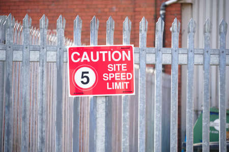 5 mph construction building site speed safety sign Englandの写真素材