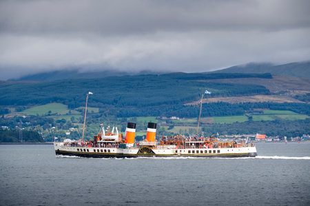 Greenock, Scotland, UK, September 5th 2021, The Waverley paddle steamboat full of tourists travelling from Glasgow to Rothesayのeditorial素材