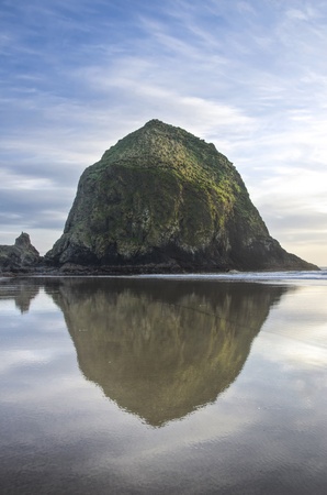 Seastack, Haystack rock, Cannon Beach, Oregonの写真素材