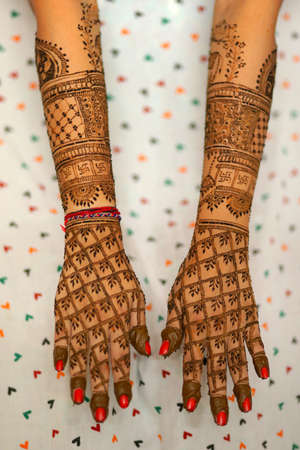 HEENA ART IN YELLOW BACKGROUND ISOLATED HAND FEMALE HAND BEAUTIFUL ART IN HAND | UNIQUE DESIGN IN HANDの写真素材