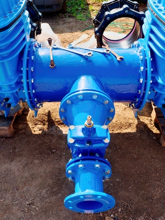 Dring water piping , Gate valves and reduction member. Pipe fittings joint with new screws and nuts....