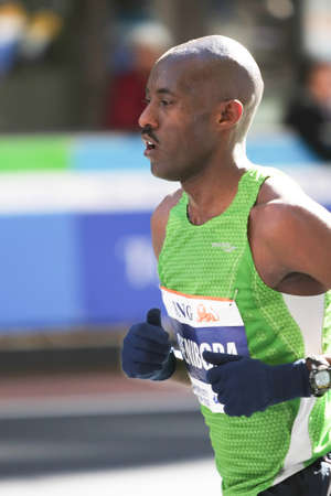 Manhattan, NY - Nov 7th 2010: ING New York City Marathon, runners traverse 26.2 miles through five NYC boroughs to the finish line in Central Park.のeditorial素材