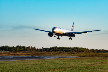KHABAROVSK, RUSSIA - SEP 29, 2018: Aircraft Boeing 777-300 VQ-BQE Aeroflot airline lands at the airport of Khabarovsk.のeditorial素材