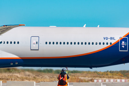 KHABAROVSK, RUSSIA - SEP 29, 2018: Aircraft Boeing 777-300 VQ-BIL Aeroflot airline lands at the airport of Khabarovsk. Photographs landing photographer.のeditorial素材