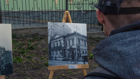 Kyiv, Ukraine - 04.06.2019: Tourists walking in the historical center of Kyiv, Ukraine. Travel Europeのeditorial素材