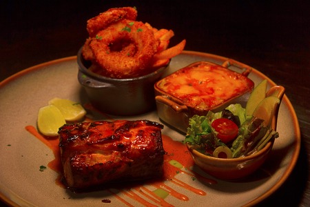 Onion rings, nuggets with dip, Pune Indiaの写真素材