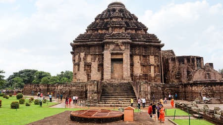 FaÃ§ade of the  Konark Sun temple. 13th century. The design  was to resemble a chariot, with 12 intricately carved giant wheels  pulled by a team of 7 horses, UNESCO heritage site since 1984のeditorial素材