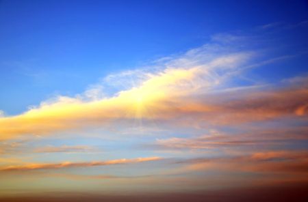red clouds on the sky - sign that it will be windy tomorrowの写真素材
