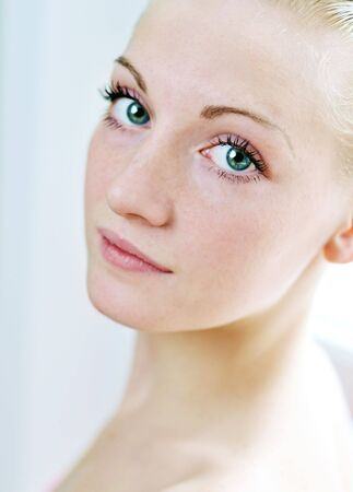 clear portrait of elegant slim girl with clean skin

の写真素材