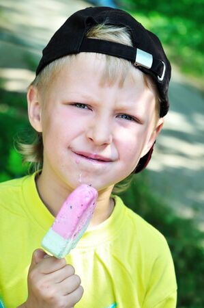 little boy enjoying sweet ice creamの写真素材
