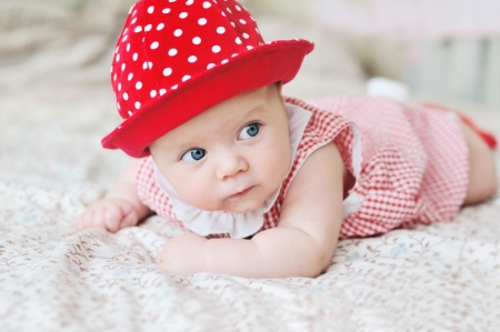baby girl trying to keep her head の写真素材