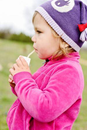 toddler girl drinking from strawの写真素材