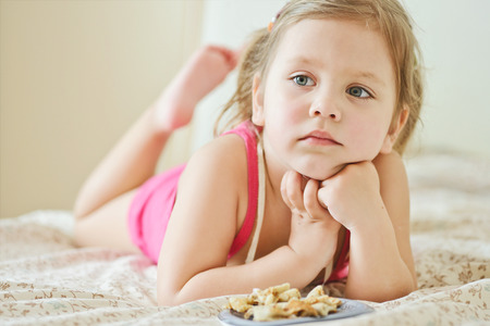 toddler girl at home watching tvの写真素材