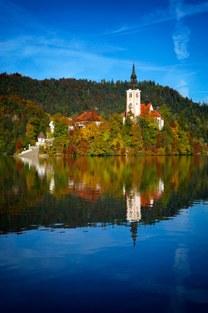Autumn colours at Lake Bled, Slovenja, Europeの写真素材