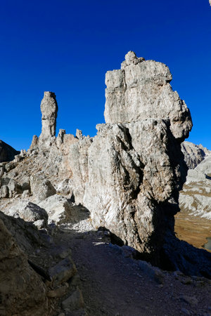 Mountain peak of Monte Paterno or Paternkofel (2744 m.), natural park of Tre Cime di Lavaredo or Drei Zinnen, Dolomites, Veneto, Trentino-Alto Adige, Italy, Europe.の写真素材
