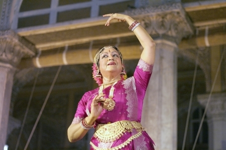 Hyderabad,Ap,India-April 19,2012 -Dr.Padma Subramaniam performing Bharathanrithyam during heritage week at chowmohalla palace built in 1869 by Nizams of Hyderabad state.のeditorial素材