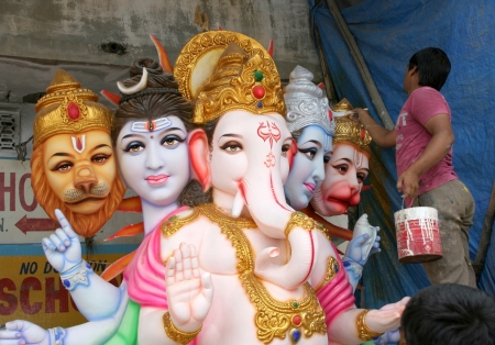 Hyderabad,Ap,India- September 09,2012-Artists making the ganesha idol for hindu festival ganesha chathurthi.Thousands of Idols in different sizes are made every year.のeditorial素材