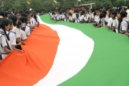 Hyderabad,Ap,India- August 28,2012-School Children assemble with long flag, to render national anthem,to mark 100 th year of the song, in event by NTV a telugu news channel,at NTR ground. のeditorial素材