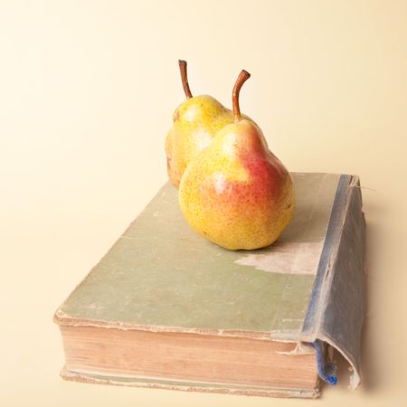 pears and old book
の写真素材