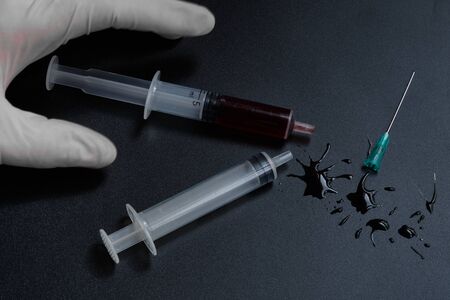 A small syringe into which a hollow, sharp-pointed bevel-cut needle is inserted and is used to inject medicinal substances into tissues or organs.の写真素材