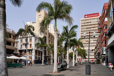 A palm tree is in front of a building owned by Santander companyのeditorial素材