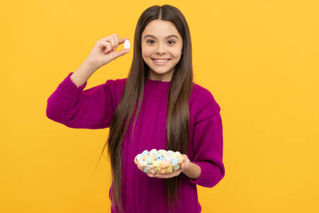 happy teen girl holding quail eggs. happy easter. childhood happiness. child on egg hunt.の写真素材
