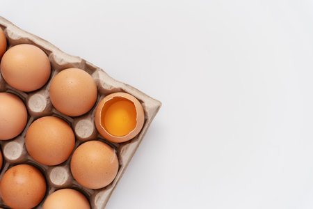 Brown hen eggs in carton boxの写真素材