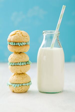 Vanilla whoopie pies with turquoise buttercream fillingの写真素材