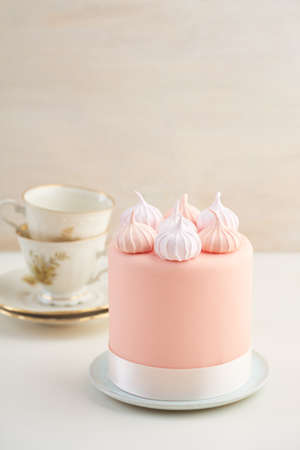 Mini fondant covered cake with meringue kissesの写真素材