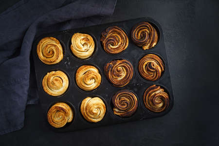 Fresh baked cruffins trend pastry in baking tin from aboveの写真素材