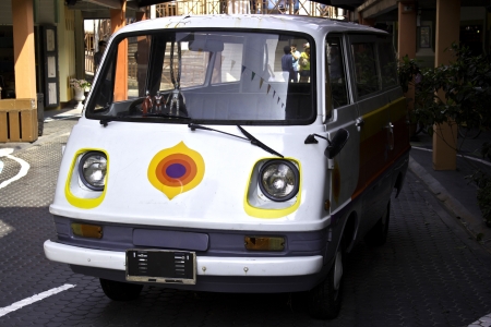 automobile white vanのeditorial素材