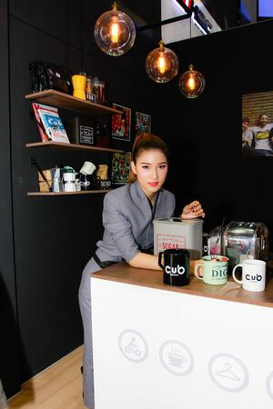 BANGKOK, THAILAND - APRIL 09, 2017: Unidentified female presenter pose in the 38th Bangkok International Motor Show on April 09, 2017 in Bangkok, Thailand.のeditorial素材
