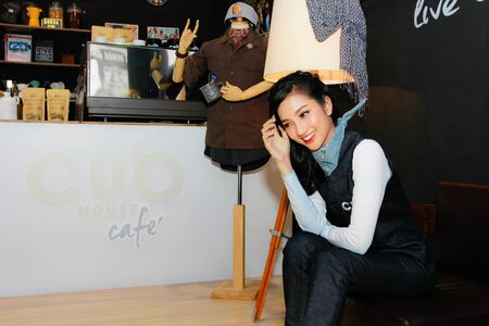 BANGKOK, THAILAND - APRIL 09, 2017: Unidentified female presenter pose in the 38th Bangkok International Motor Show on April 09, 2017 in Bangkok, Thailand.のeditorial素材