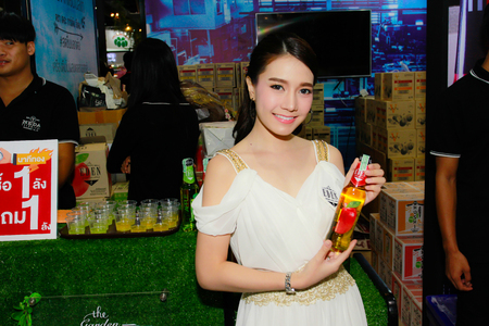 BANGKOK, THAILAND - JUNE 02, 2018: Unidentified female presenter pose in the THAIFEX - World of food asia 2018 on JUNE 02, 2018 in Bangkok, Thailand.のeditorial素材