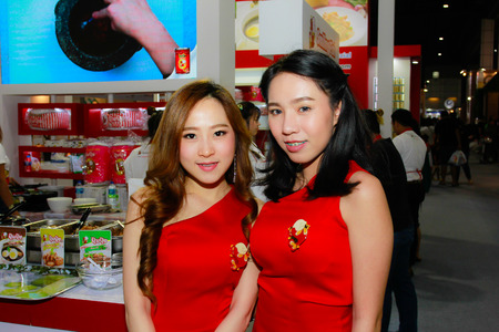 BANGKOK, THAILAND - JUNE 02, 2018: Unidentified female presenter pose in the THAIFEX - World of food asia 2018 on JUNE 02, 2018 in Bangkok, Thailand.のeditorial素材