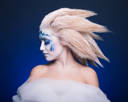  winter woman with a stylish visage and snowy hair.の写真素材