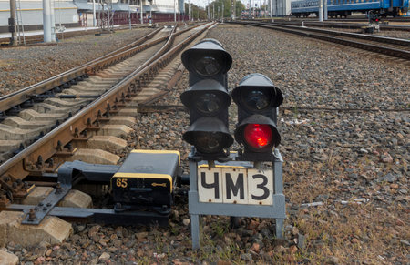 Shunting traffic light with a red signal prohibiting shunting on