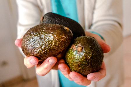 Avocado is a fruit with many benefits, omega, vitamins and minerals, persea americana