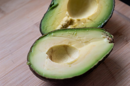 Avocado is a fruit with many benefits, omega, vitamins and minerals, persea americana