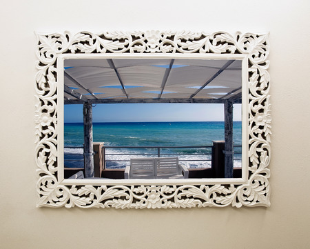 A windows frame open on seasight