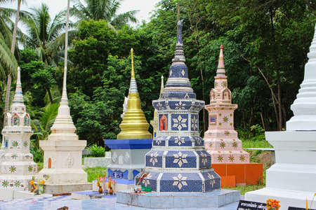 thailand travel religious temple background golden figure colorfulの写真素材