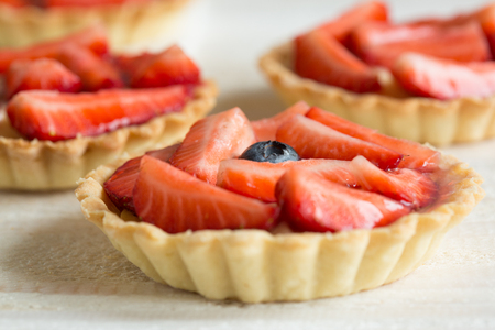 Mini tartlets with fresh strawberries and custardの写真素材