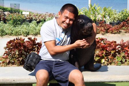 guy with his friend at the beachの素材