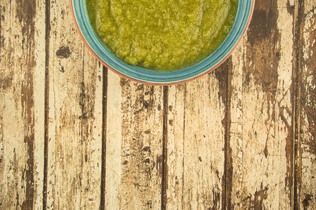 a blue plate of fresh vegetable green cream soup served on rustic background, foodの写真素材