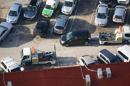 ALICANTE, SPAIN, APRIL 28 2021: police towing badly parked cars in the city of Alicante, in the Valencian Community, Spain. viewのeditorial素材